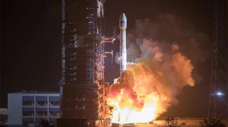 La Chine lance des satellites de navigation jumeaux Beidou